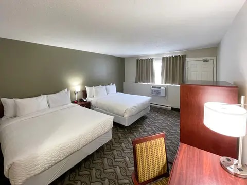 Guest room | Rodeway Inn, Sudbury ON Hotels