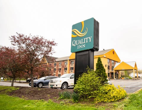 Hotel exterior | Quality Inn, Cromwell CT Hotels