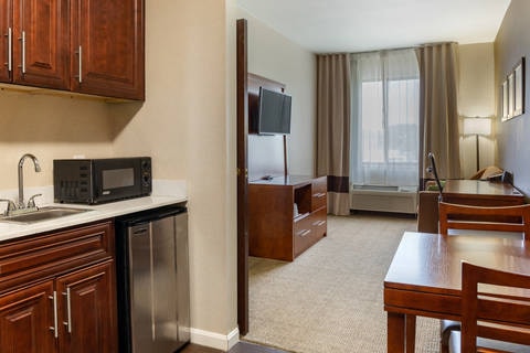 King Bed with Jacuzzi Suite | Comfort Suites, Dover DE Hotels
