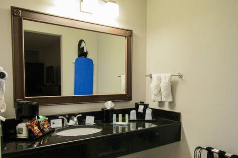 Bathroom in guest room | Quality Inn, Kissimmee FL Hotels