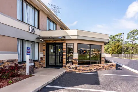 Hotel exterior | Clarion, Pensacola FL Hotels