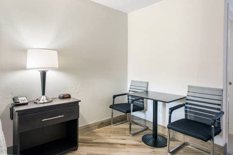 Guest room with sitting area | Clarion, Kissimmee FL Hotels
