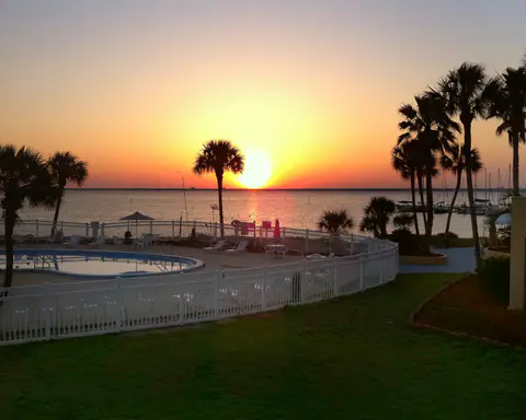 Sunset view | Quality Inn, Gulf-breeze FL Hotels