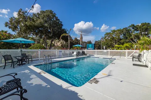 Outdoor pool | Clarion, Lakeland FL Hotels