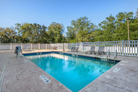 Outdoor pool | Comfort Suites, Ocala FL Hotels