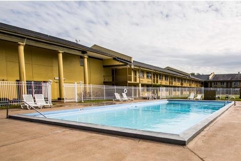 Outdoor Pool with Sun Deck | Econo Lodge Hotel Jacksonville, FL
