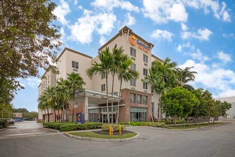Hotel exterior | Comfort Suites, Miami-springs FL Hotels