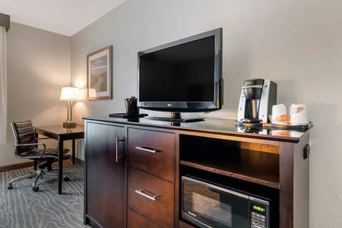 Guest room with queen bed(s) | Comfort Inn, Melbourne FL Hotels