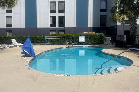 Outdoor pool | Quality Inn, Jacksonville FL Hotels