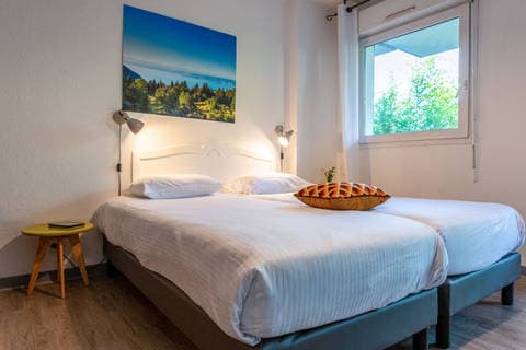 Guest room with double bed(s) | Ascend Hotel Collection, Evian-les-bains FR-S Hotels