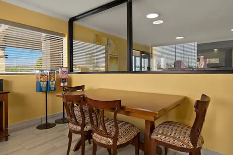 Breakfast area | Quality Inn, Dublin GA Hotels