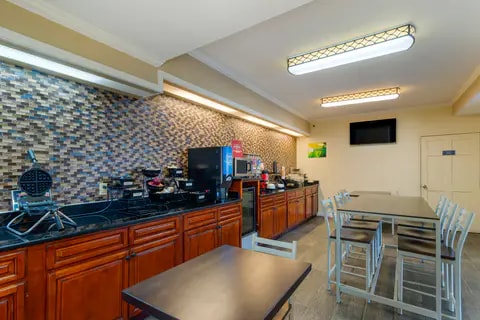 Breakfast area | Quality Inn, Ashburn GA Hotels