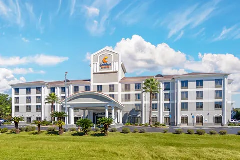 Hotel exterior | Comfort Suites, Savannah GA Hotels