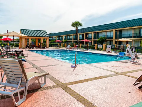 Outdoor pool | Quality Inn, Richmond-hill GA Hotels