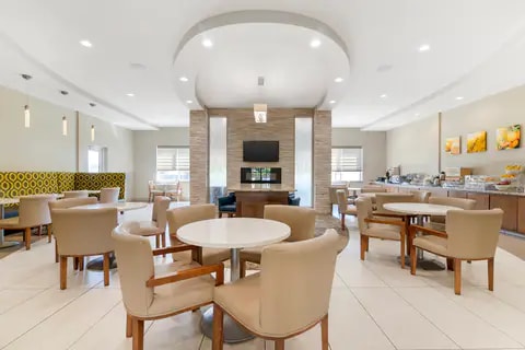Breakfast area | Comfort Inn, Valdosta GA Hotels