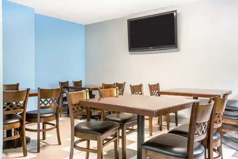 Enjoy breakfast in this seating area | Quality Inn, Stockbridge GA Hotels