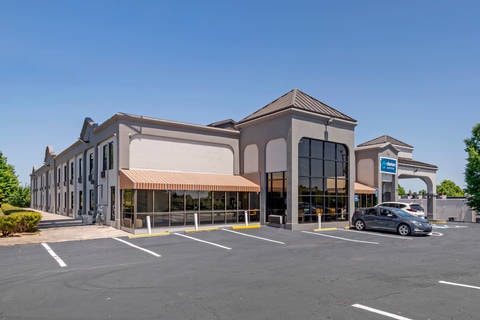 Hotel exterior | Clarion, Mcdonough GA Hotels