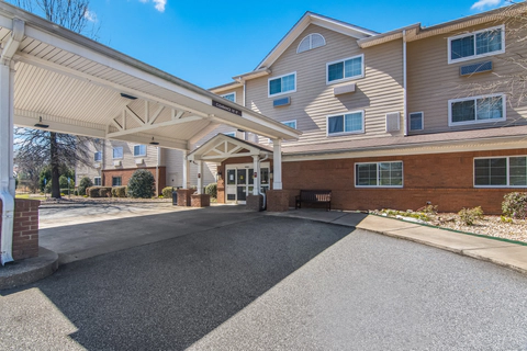 Hotel entrance | Mainstay, Columbus GA Hotels