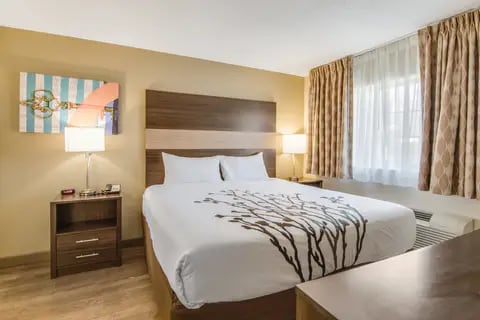 Guest room with one bed | Mainstay, Columbus GA Hotels