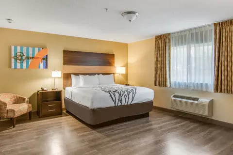 Guest room with one bed | Mainstay, Columbus GA Hotels