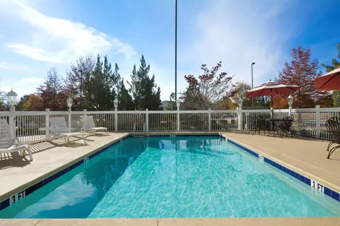 Pool/Courtyard | Country, Columbus GA Hotels