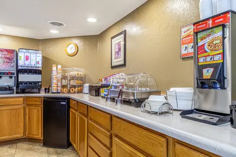 Breakfast counter | Econo Lodge, Sioux-center IA Hotels