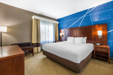 King suite with whirlpool bathtub | Comfort Suites, Council-bluffs IA Hotels