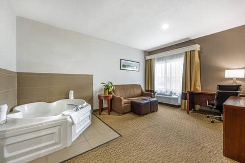 King suite with whirlpool bathtub | Comfort Suites, Council-bluffs IA Hotels