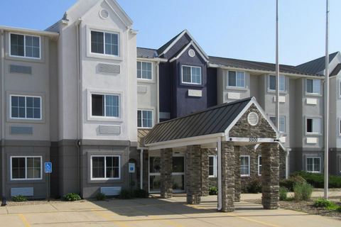 Hotel exterior | RocketFuel, Marion IA Hotels