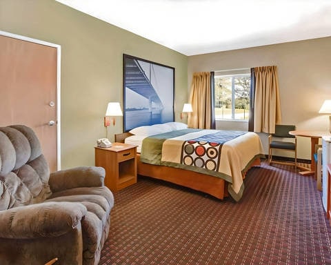 Guest room | RocketFuel, Le-claire IA Hotels