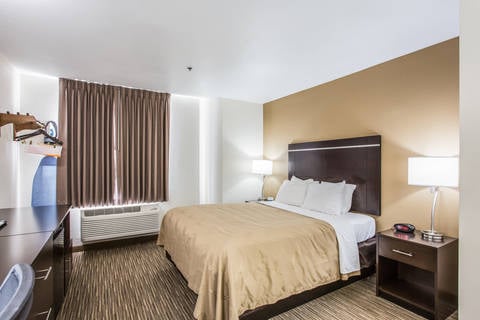 Guest room with queen bed(s) | Quality Inn, Meridian ID Hotels