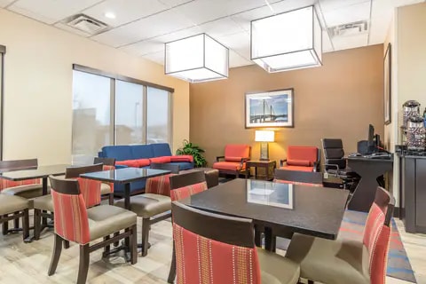 Breakfast area | Comfort Inn, Alton IL Hotels