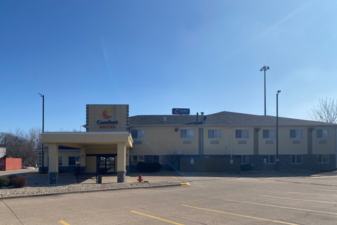 Hotel entrance | Comfort Suites, Peoria IL Hotels
