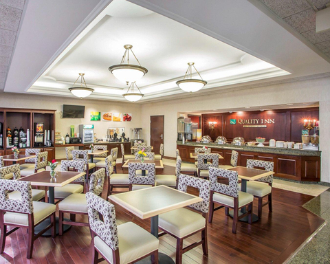 Spacious breakfast area | Quality Inn, Schaumburg IL Hotels