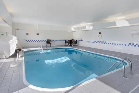 Indoor pool | Comfort Suites, Normal IL Hotels