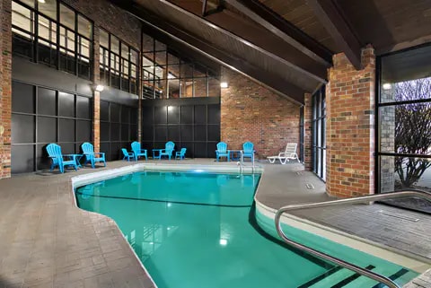 Indoor pool | Clarion, Normal IL Hotels