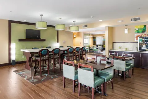 Breakfast area | Quality Inn, Quincy IL Hotels