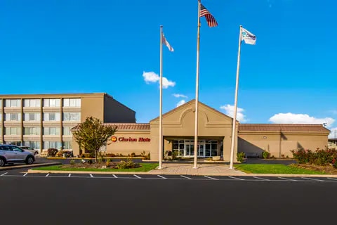 Hotel entrance | Quality Inn, Joliet IL Hotels