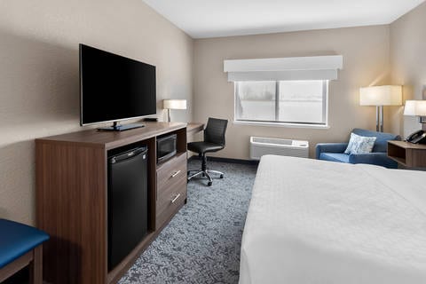 Guest room with flat-screen television | Clarion, Mattoon IL Hotels