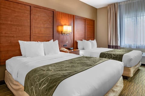 Guest room with queen bed(s) | Comfort Suites, Elkhart IN Hotels