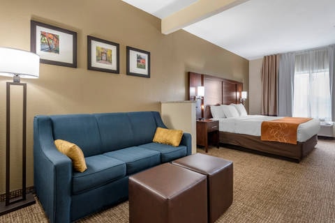 One-room suite | Comfort Suites, Auburn IN Hotels