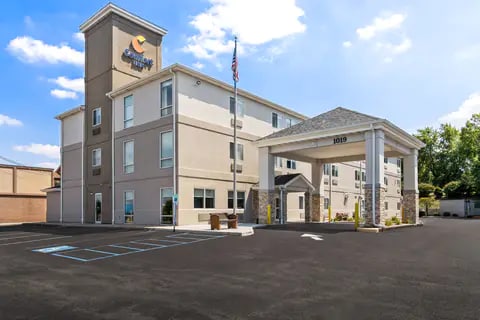 Hotel exterior | Comfort Inn, Schererville IN Hotels