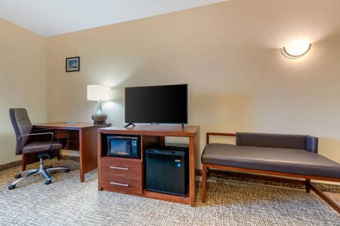Guest room with queen bed(s) | Comfort Inn, Michigan-city IN Hotels
