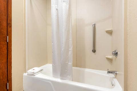 Bath | Comfort Inn, Michigan-city IN Hotels