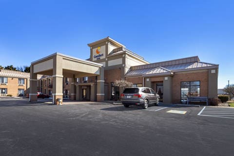 Hotel exterior | Comfort Inn, Huntington IN Hotels