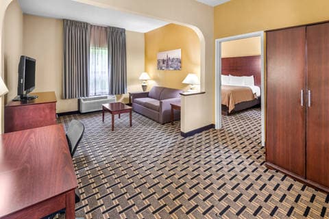 Guest room with king bed(s) | Clarion, Indianapolis IN Hotels
