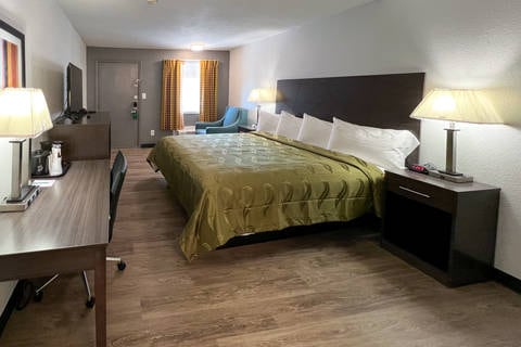 Guest room with king bed(s) | Econo Lodge, Columbus IN Hotels