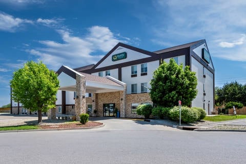 Hotel exterior | Quality Inn, Manhattan KS Hotels
