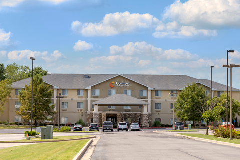 Hotel entrance | Comfort Inn, Pittsburg KS Hotels