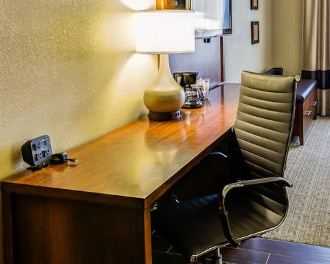 Guest room with desk area